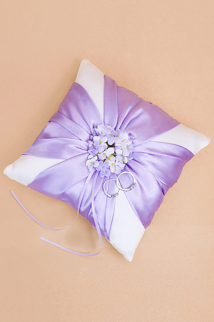 Diseño Floral Anillo almohada de raso