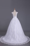 2024 vestidos de boda atractivo de la espalda abierta con cuello en V una línea de tul con apliques de tren capilla