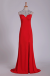 2024 Red de cuello alto vestidos de baile vaina / Colum con rebordear el tren de barrido