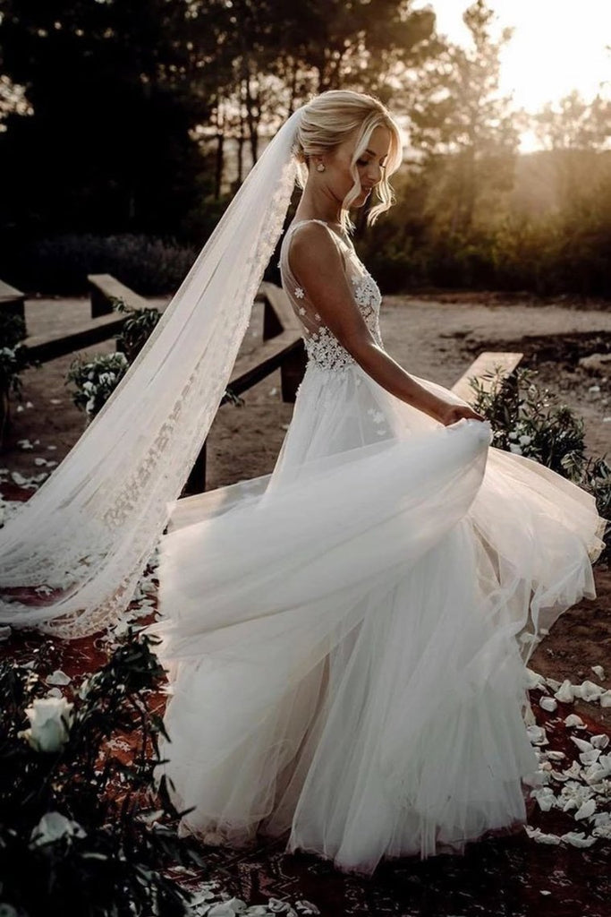 Elegantes vestidos de novia de tul con cuello en V y una línea con flores, vestidos de novia de playa con espalda en V
