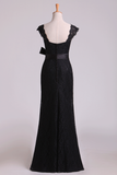 2022 Negro del hombro vestidos de dama de vaina de longitud de encaje