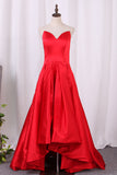 2022 Asymmetrical vestidos de fiesta V cuello rojo satinado