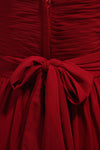 2024 Borgoña / Maroon vestidos de baile del hombro una longitud de línea de gasa con volantes piso