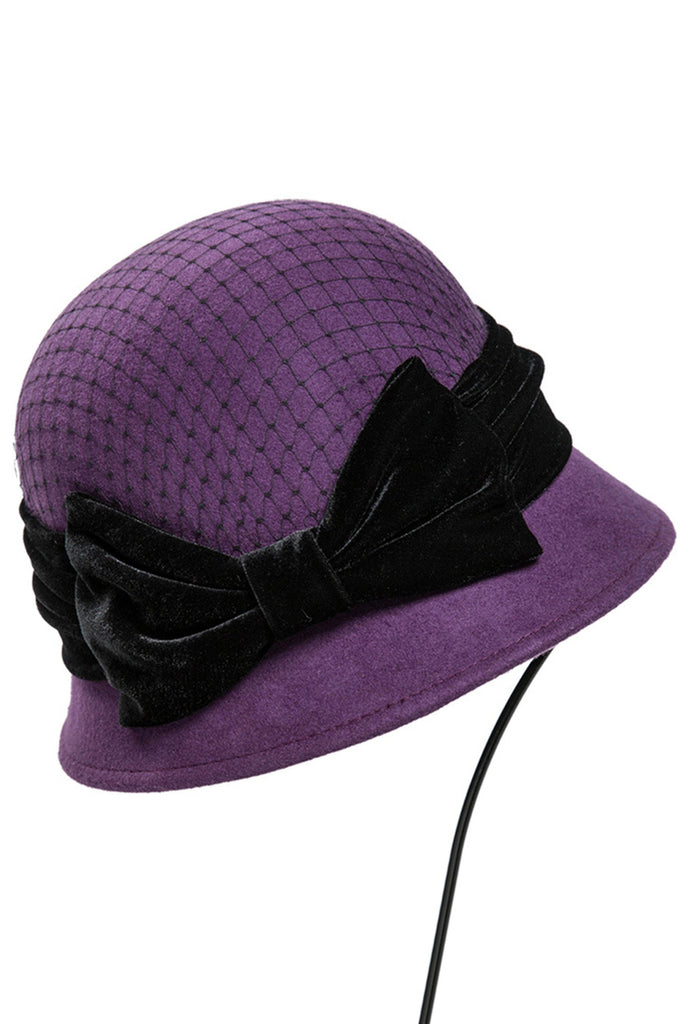 La lana elegante de las señoras con el jugador de bolos / sombrero cloche