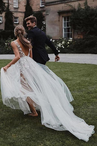 Elegantes vestidos de novia de tul con cuello en V y una línea con flores, vestidos de novia de playa con espalda en V