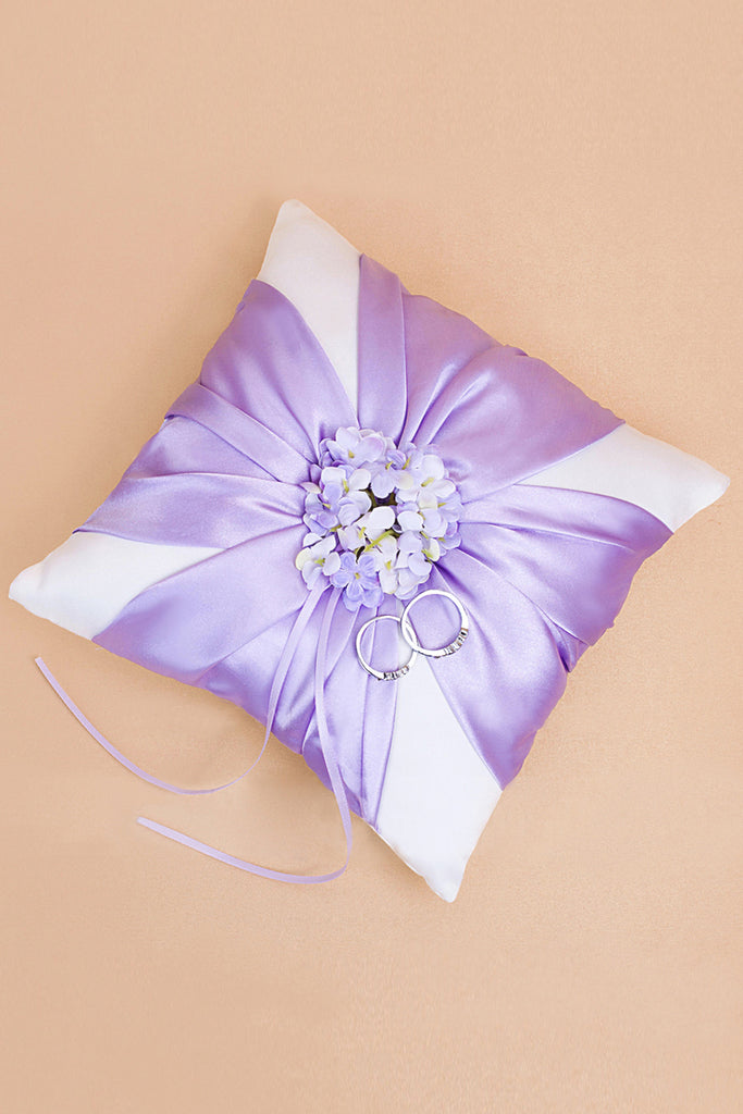 Diseño Floral Anillo almohada de raso