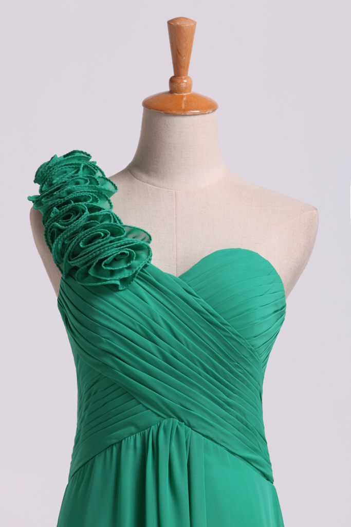 2022 vestido de dama de un hombro una línea con flores hechas a mano de la gasa