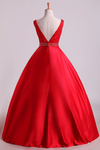 2022 Hot Red Satin Prom Vestidos Tirantes piso-longitud con cuentas Corpiño una línea