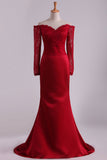 2024 vestidos de baile de la sirena / trompeta Spandex Con apliques de barrido tren rojo