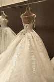 2022 Scoop Ball Gown Tulle vestidos de novia con apliques y perlas Chapel Train