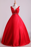 2022 Hot Red Satin Prom Vestidos Tirantes piso-longitud con cuentas Corpiño una línea