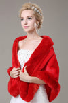 Fabuloso Roja de piel sintética de abrigo de la boda MPJ140901