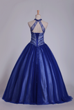 2022 Oscuro Royal Blue cabestro vestidos de Quinceanera del vestido de bola de Tulle con los granos y diamantes de imitación